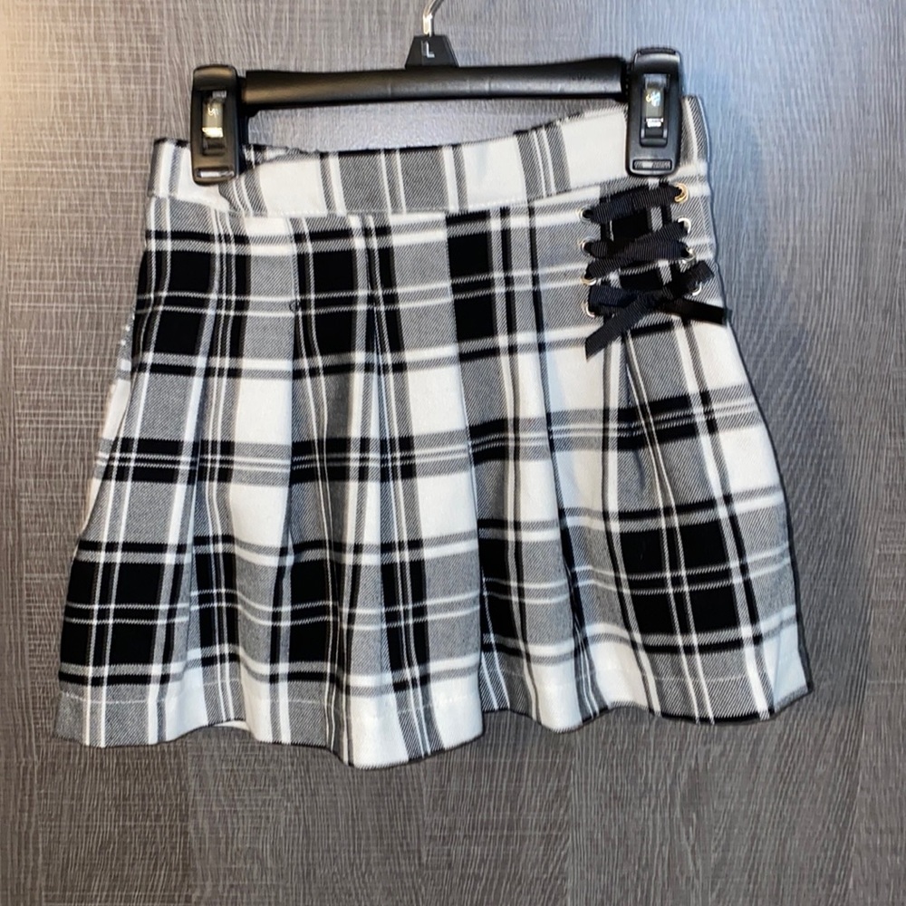 Black & white plaid skirt